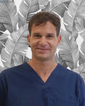 Dr. Péter Rakics Implantologe in Budapest